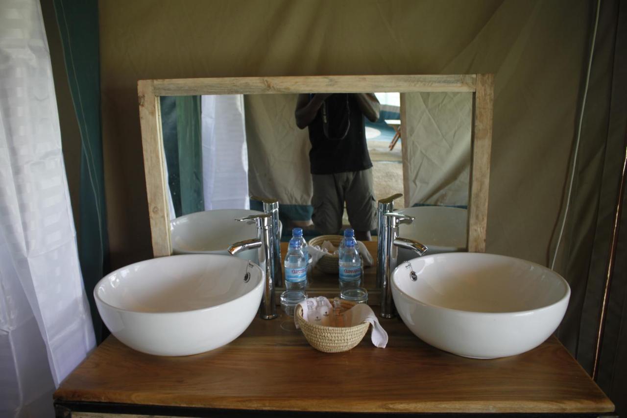 Osero Serengeti Luxury Tented Camp Banagi Exterior photo